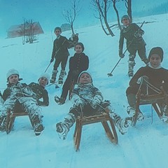 Kolorovaná dynamická fotka z konce 19. stol.